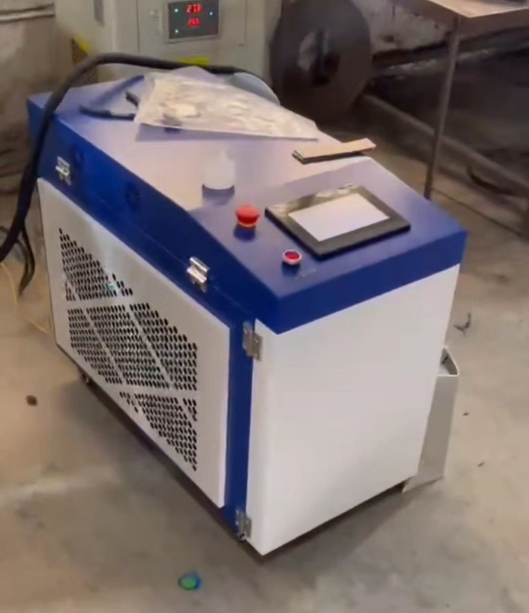 QCW pulse laser welding machine.jpg