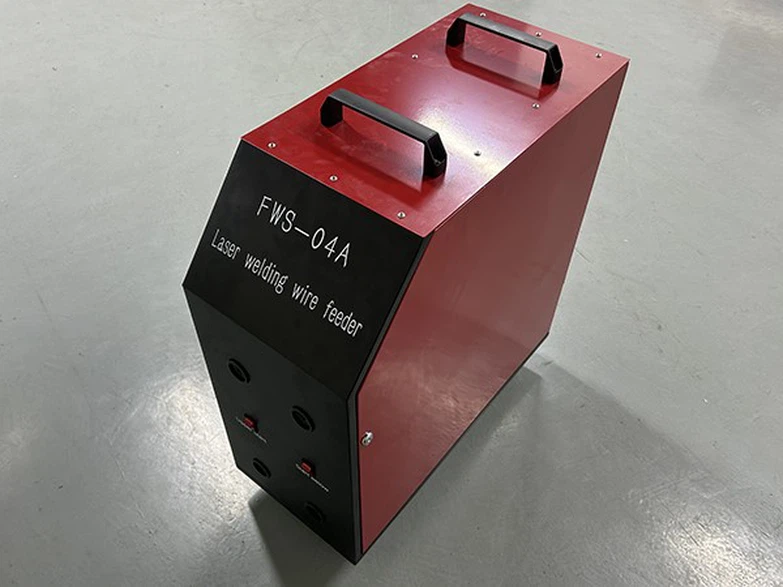 1779933460188779.png 4-wire feeding machine for 6000w laser welding machine.png