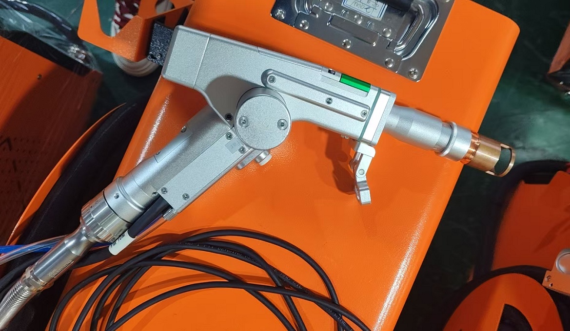 1792119824309696.jpg air cooled laser spot welding machine for battery and reinforcing rib.jpg